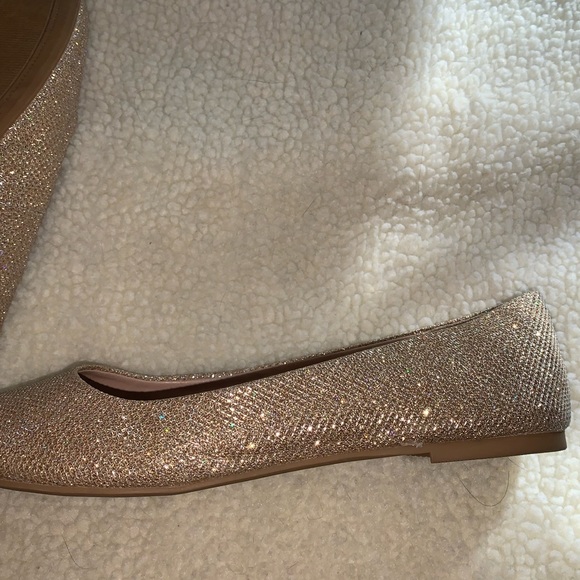 Mix No. 6 gold very sparkly flats size 8. - Picture 9 of 15